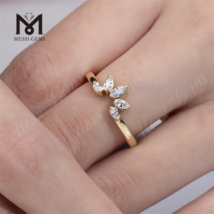 マーキスダイヤモンドの結婚指輪