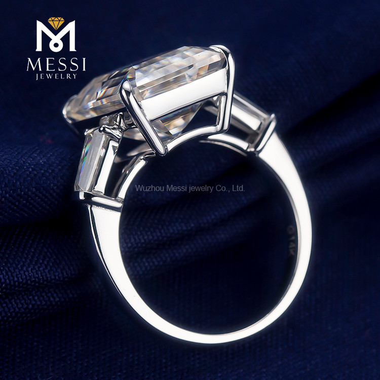 スリーストーンダイヤモンドの婚約指輪